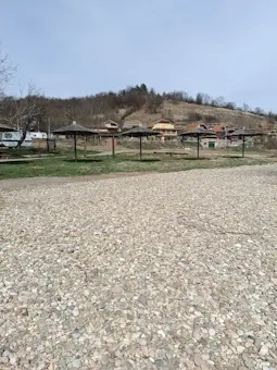 Prilaz plaži pored jezera