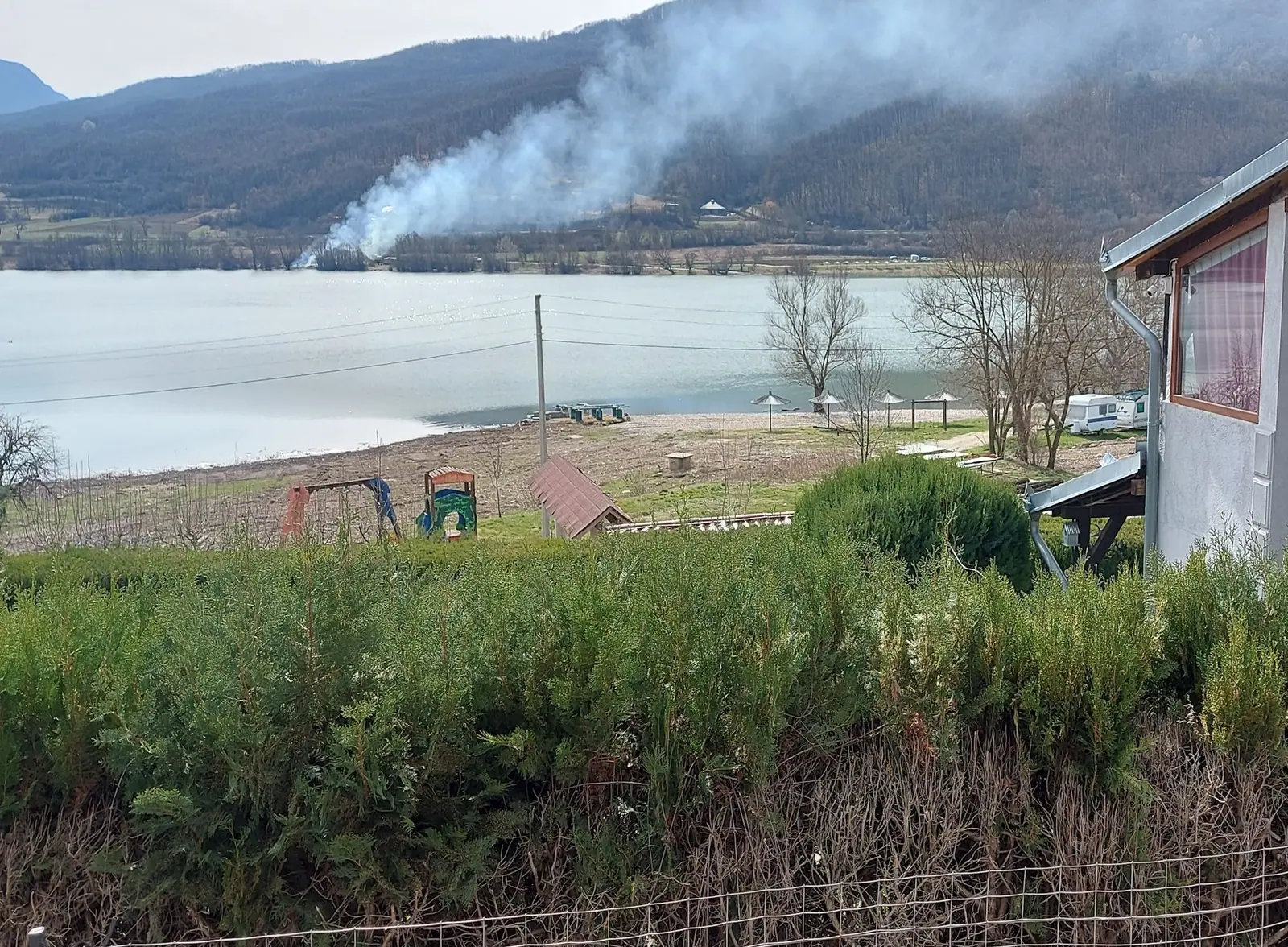 Bovansko jezero s terase domaćinstva